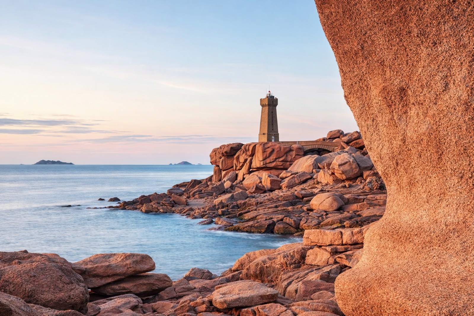 Côte de granit rose et phare de Ploumanac'h, Bretagne